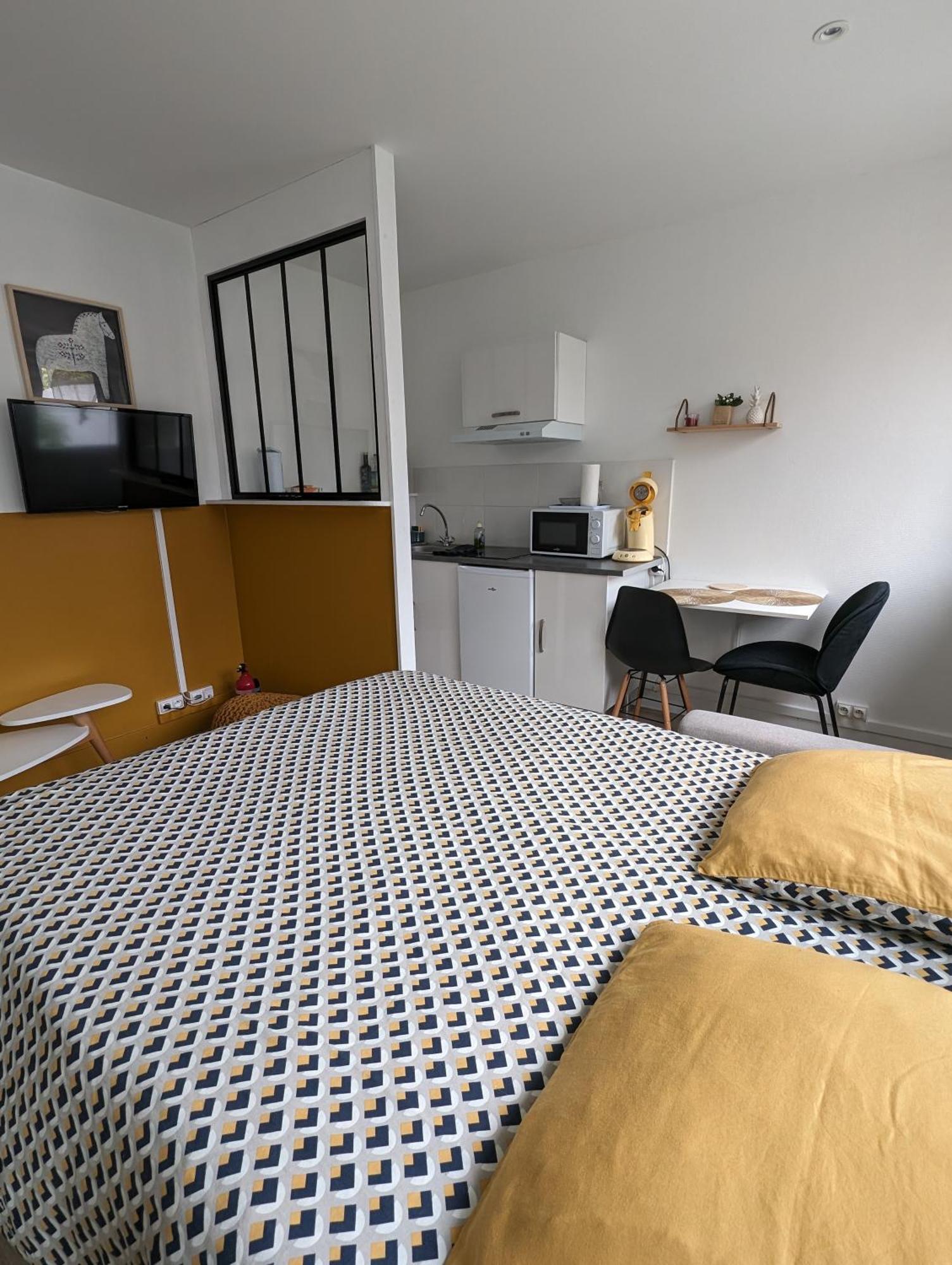 Stockholm- Studio Serenite Avec Jardin Charleville-Mézières Eksteriør bilde
